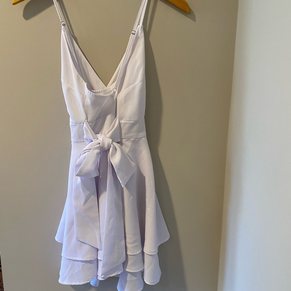 Elegant White Sleeveless Dress - Picture 3 of 5